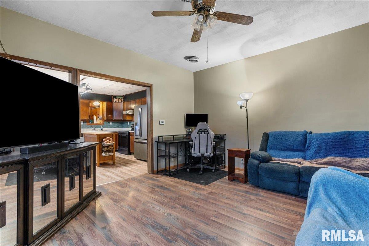 207 South Springfield Street Auburn, IL 62615 - Photo 5 of 25