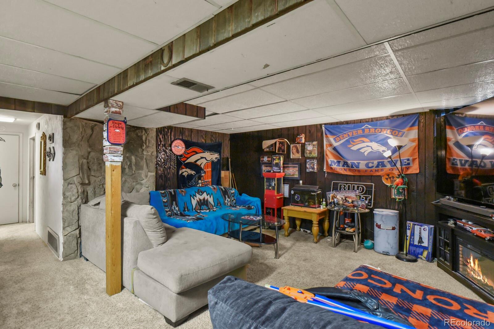 3400 West Mountain Road Englewood, CO 80110 - Photo 14 of 22 a living room with furniture and a flat screen tv