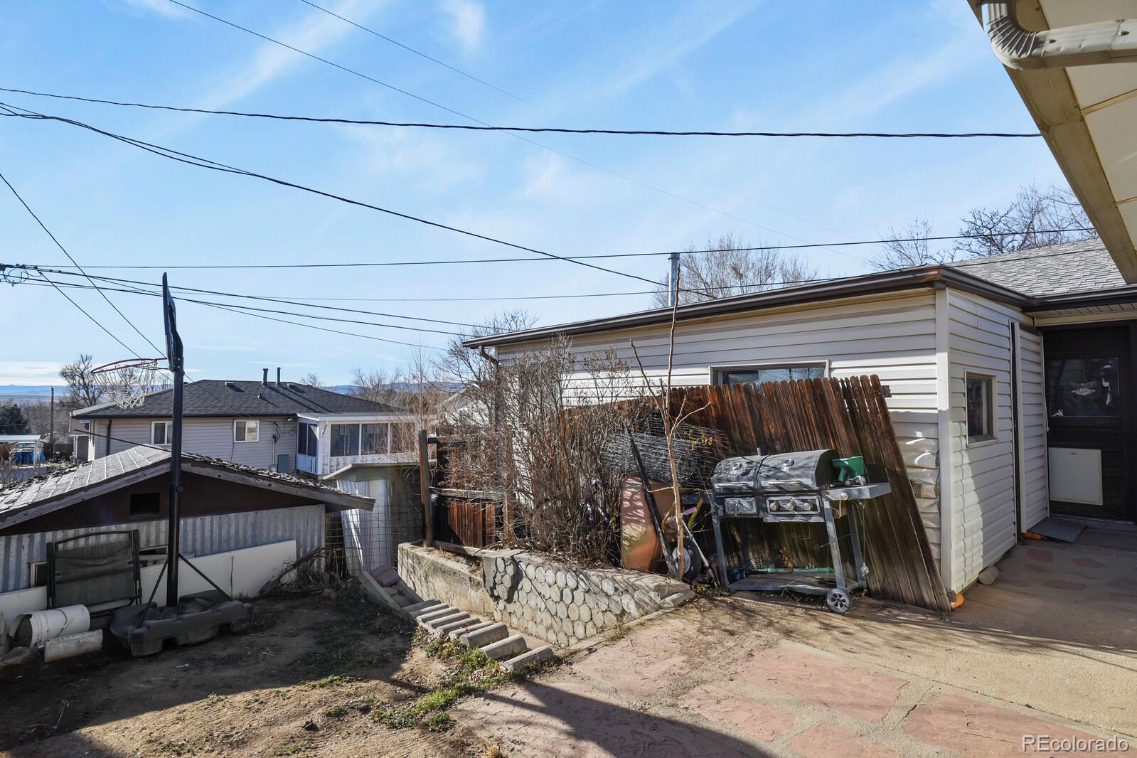 3400 West Mountain Road Englewood, CO 80110 - Photo 22 of 22 a view of a chairs and table in the patio