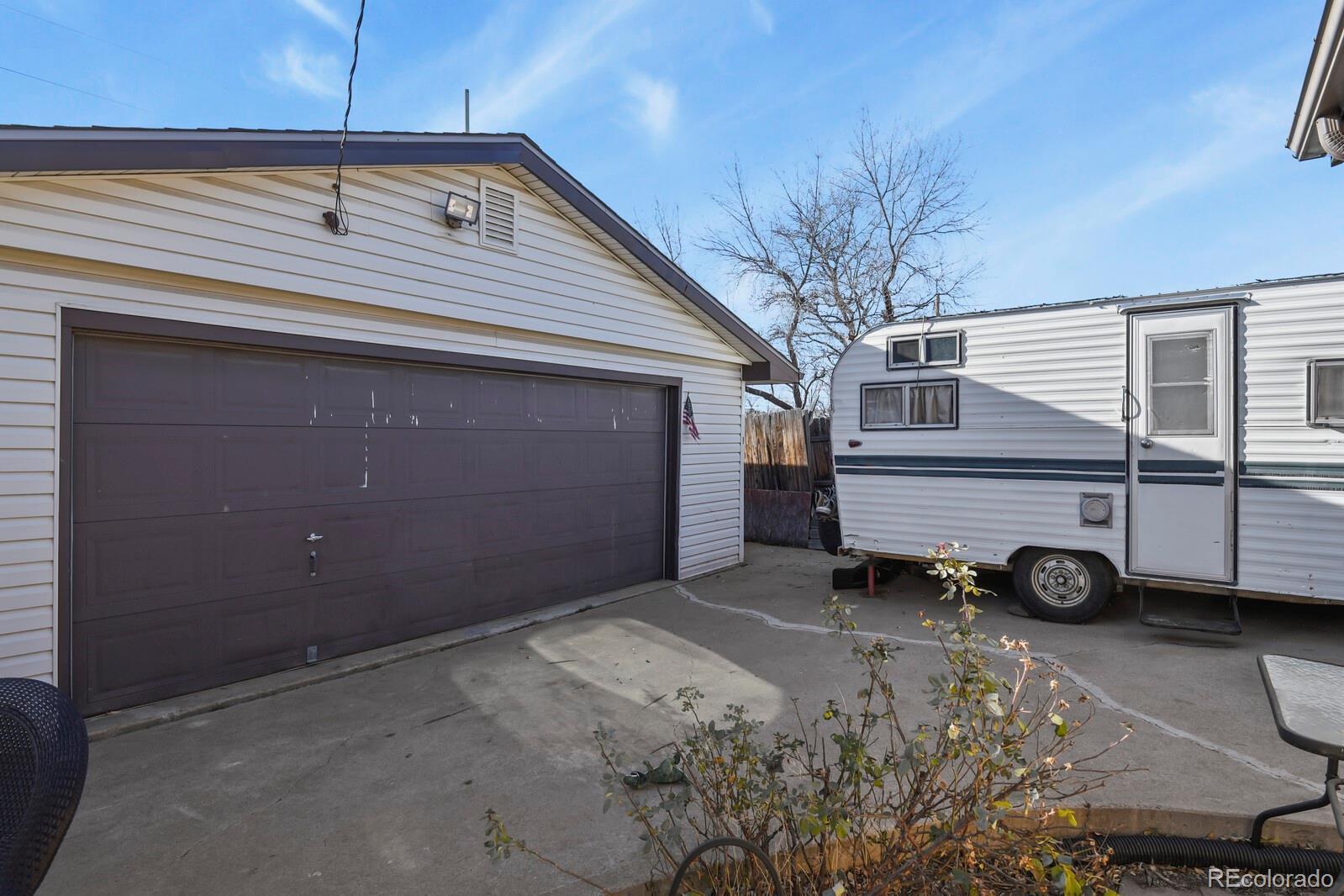 3400 West Mountain Road Englewood, CO 80110 - Photo 5 of 22 a view of a car garage