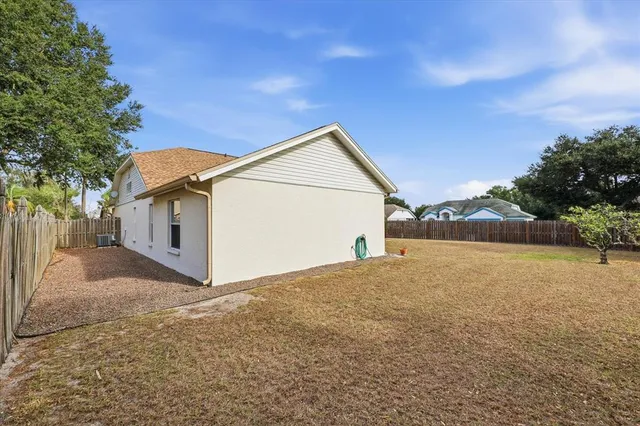 a view of a house with backyard and garden