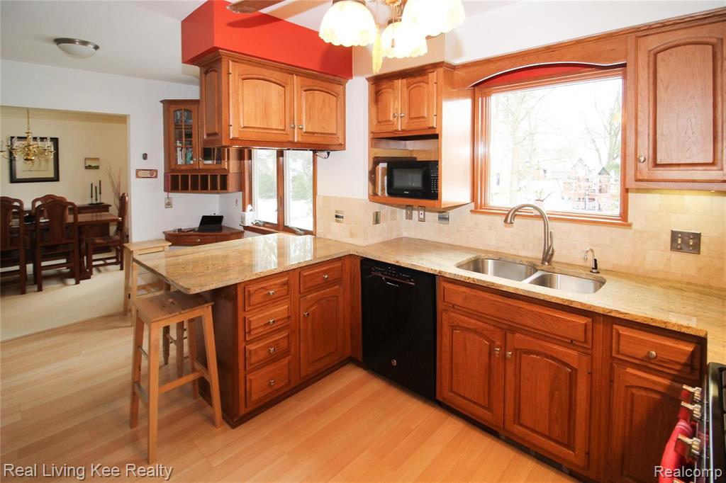 1577 Deerhurst Lane Rochester Hills, MI 48307 - Photo 3 of 45