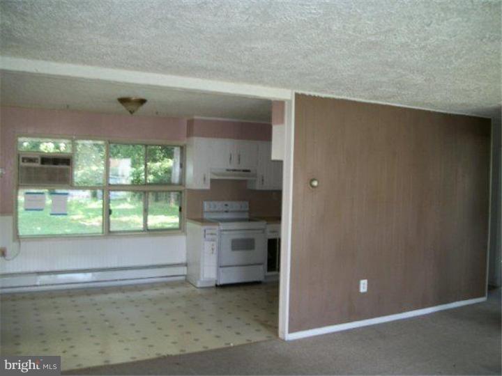 28 Islet Road Levittown, PA 19057 - Photo 4 of 13 Gallery Image 4