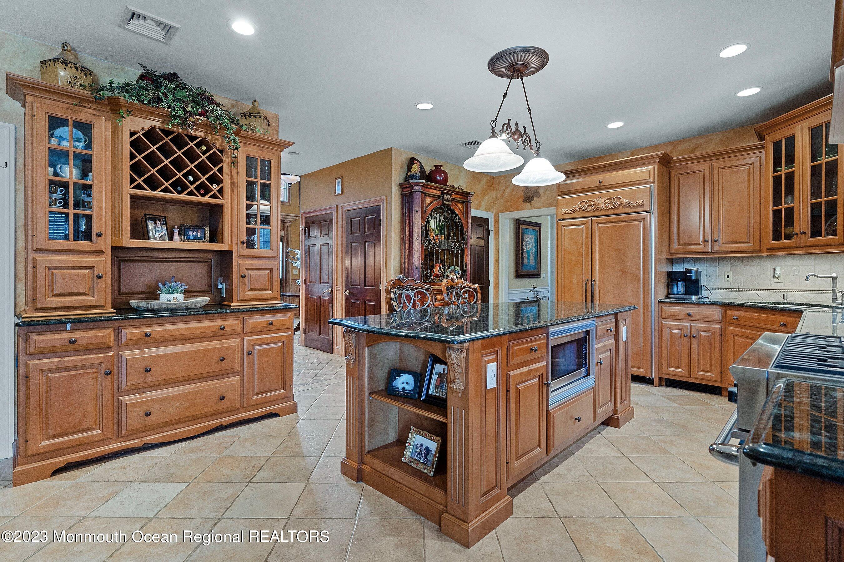 35 Sunnyside Road Howell, NJ 07731 - Photo 13 of 41 Large center island