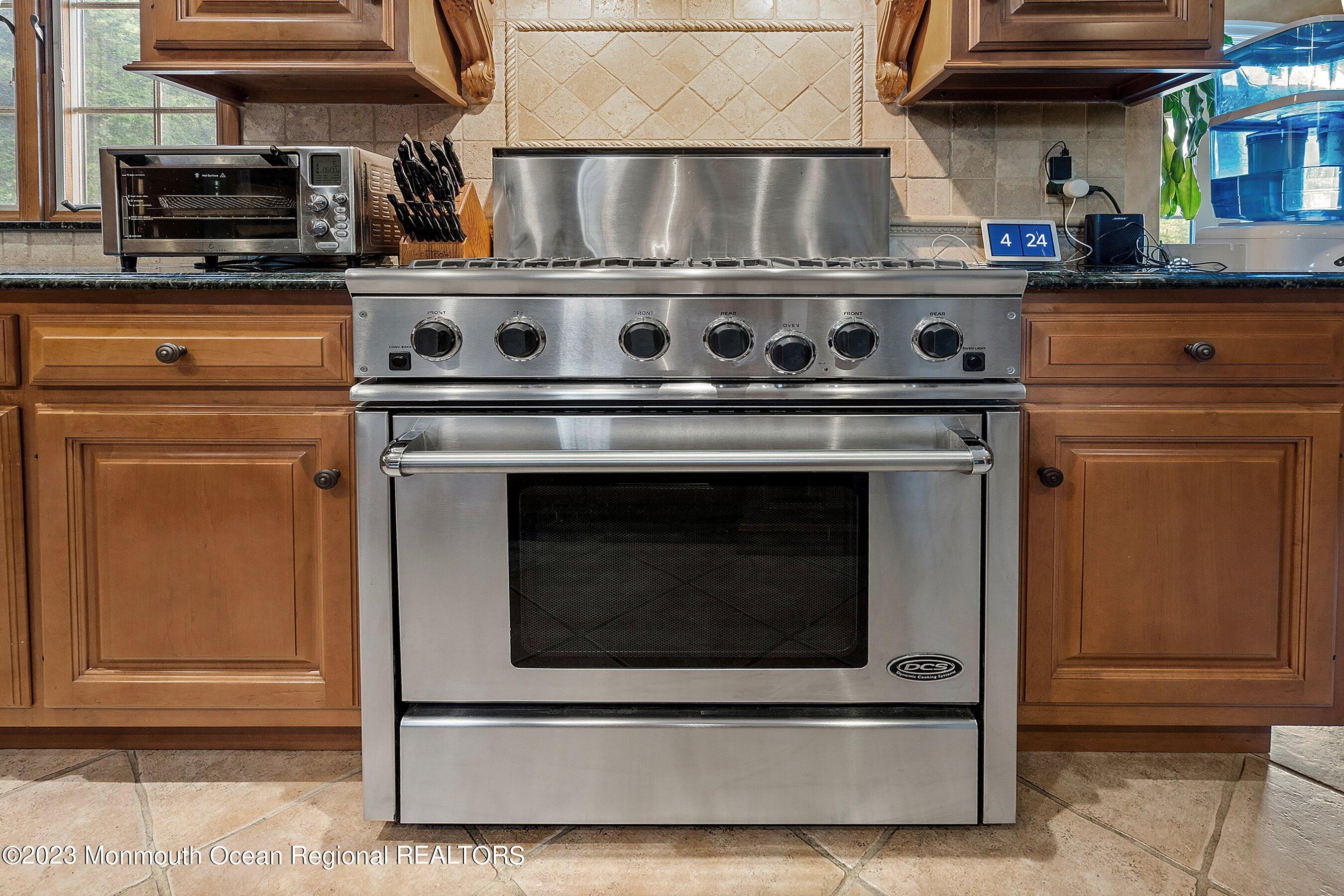 35 Sunnyside Road Howell, NJ 07731 - Photo 17 of 41 6-burner stove