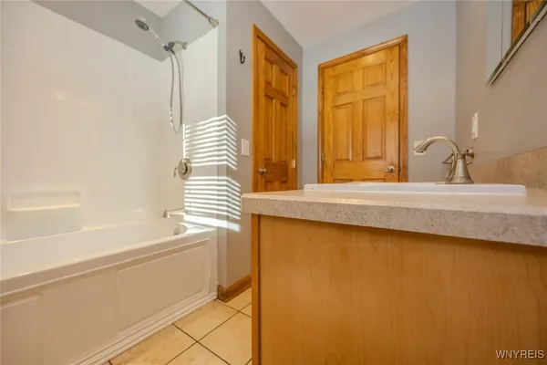 $2,350 | 3582 Upper Mountain Road, Cambria, NY 14132