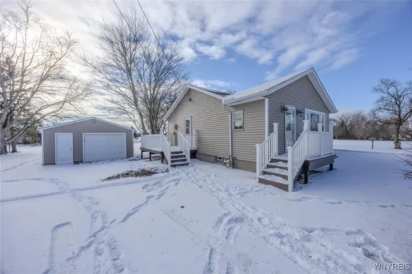 $2,350 | 3582 Upper Mountain Road, Cambria, NY 14132