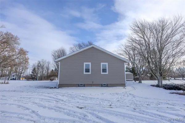 $2,350 | 3582 Upper Mountain Road, Cambria, NY 14132