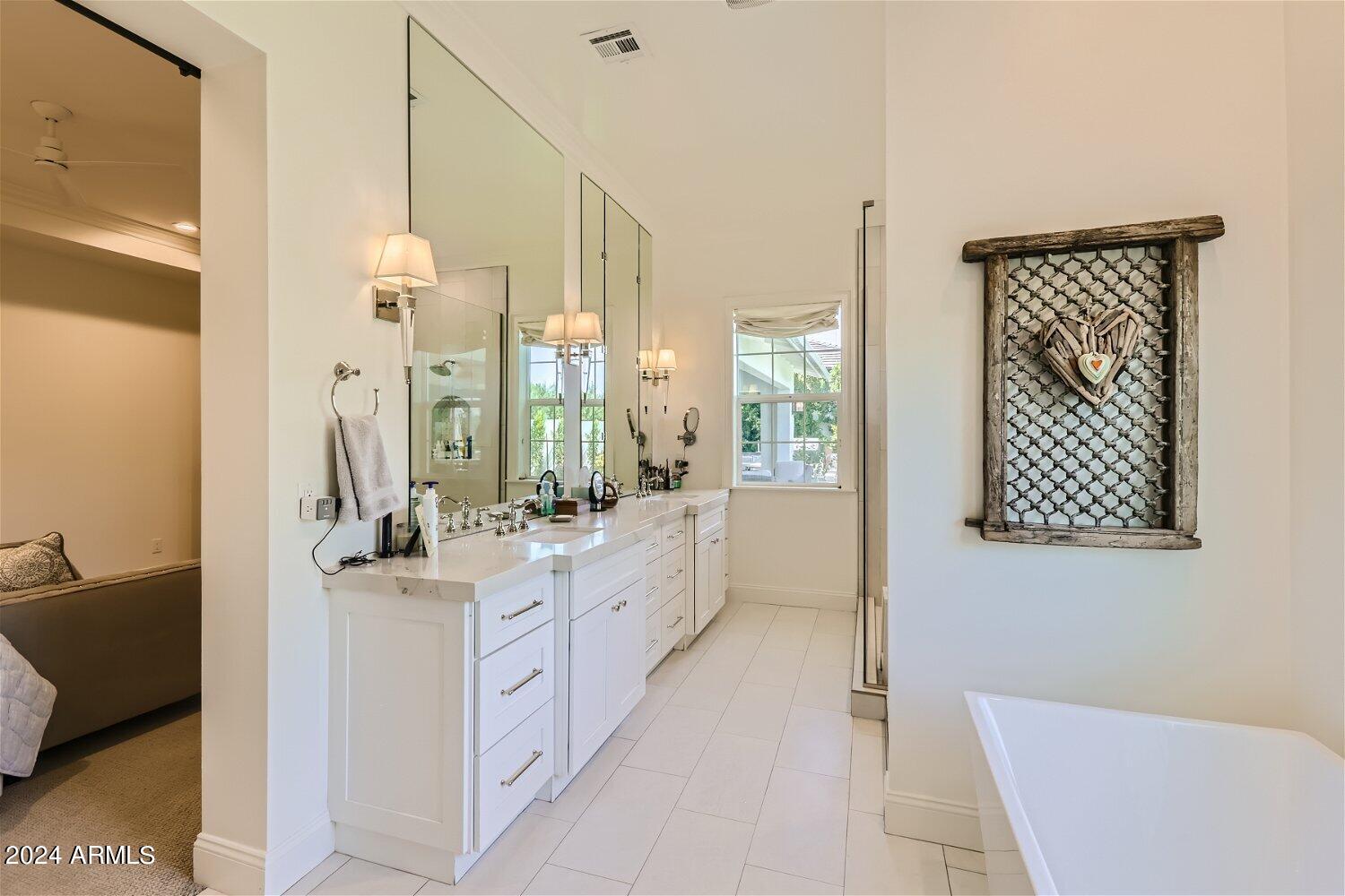 5511 North 2nd Street Phoenix, AZ 85012 - Photo 16 of 31 Primary Ensuite