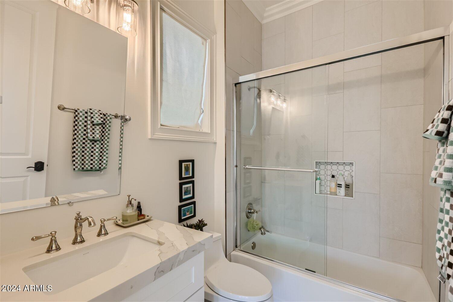 5511 North 2nd Street Phoenix, AZ 85012 - Photo 18 of 31 Bathroom 2