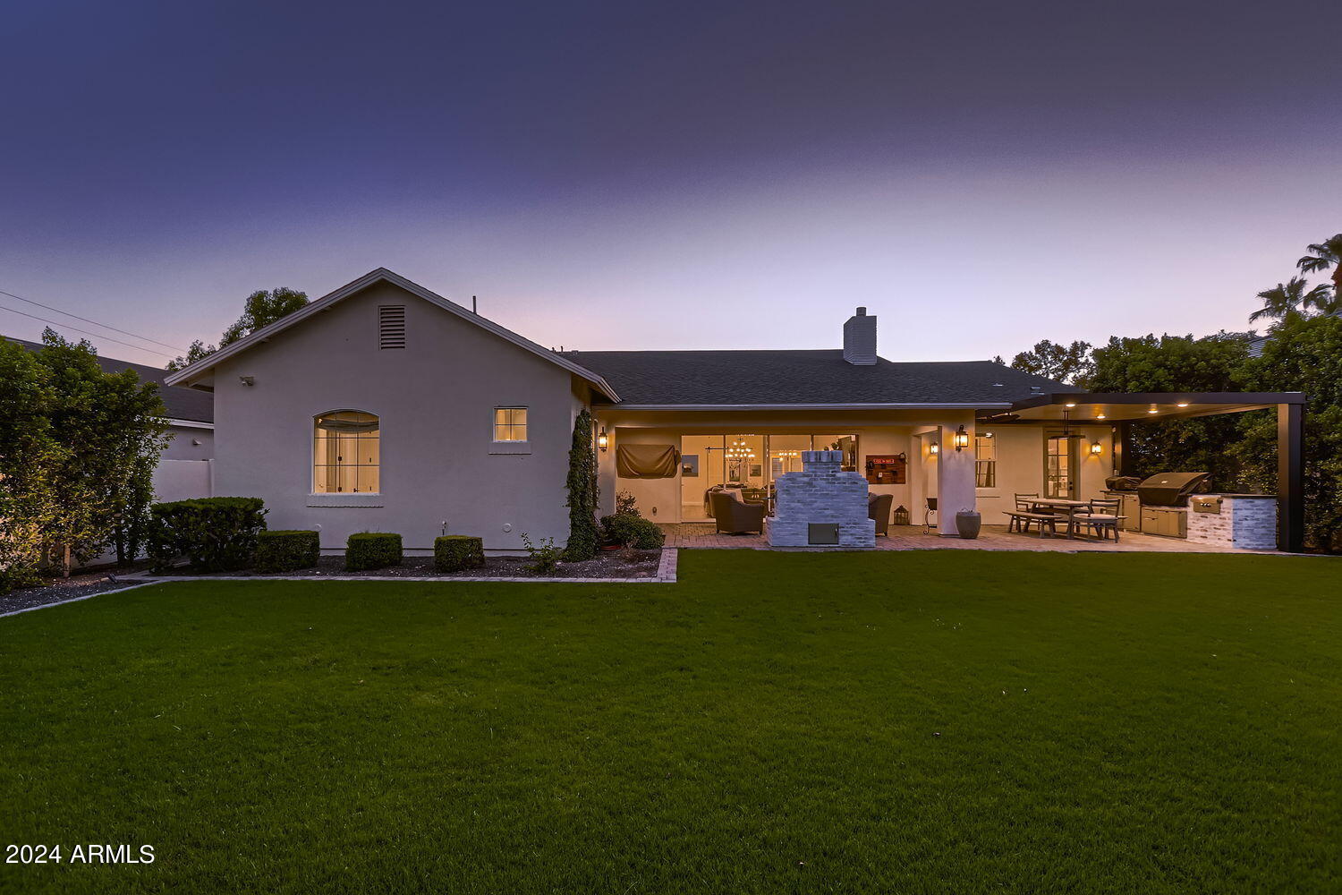 5511 North 2nd Street Phoenix, AZ 85012 - Photo 31 of 31 Backyard twighlight