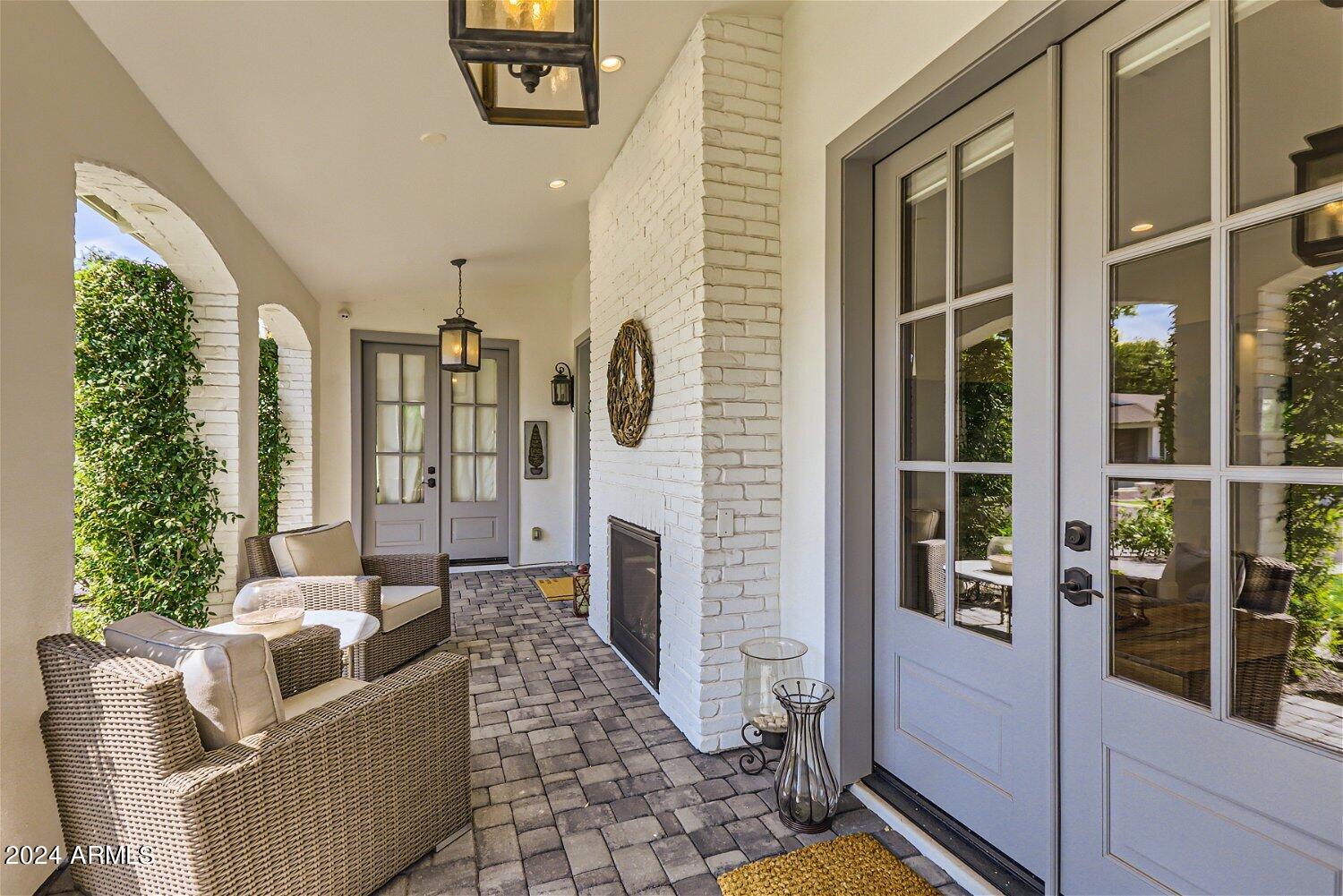 5511 North 2nd Street Phoenix, AZ 85012 - Photo 7 of 31 Front Patio