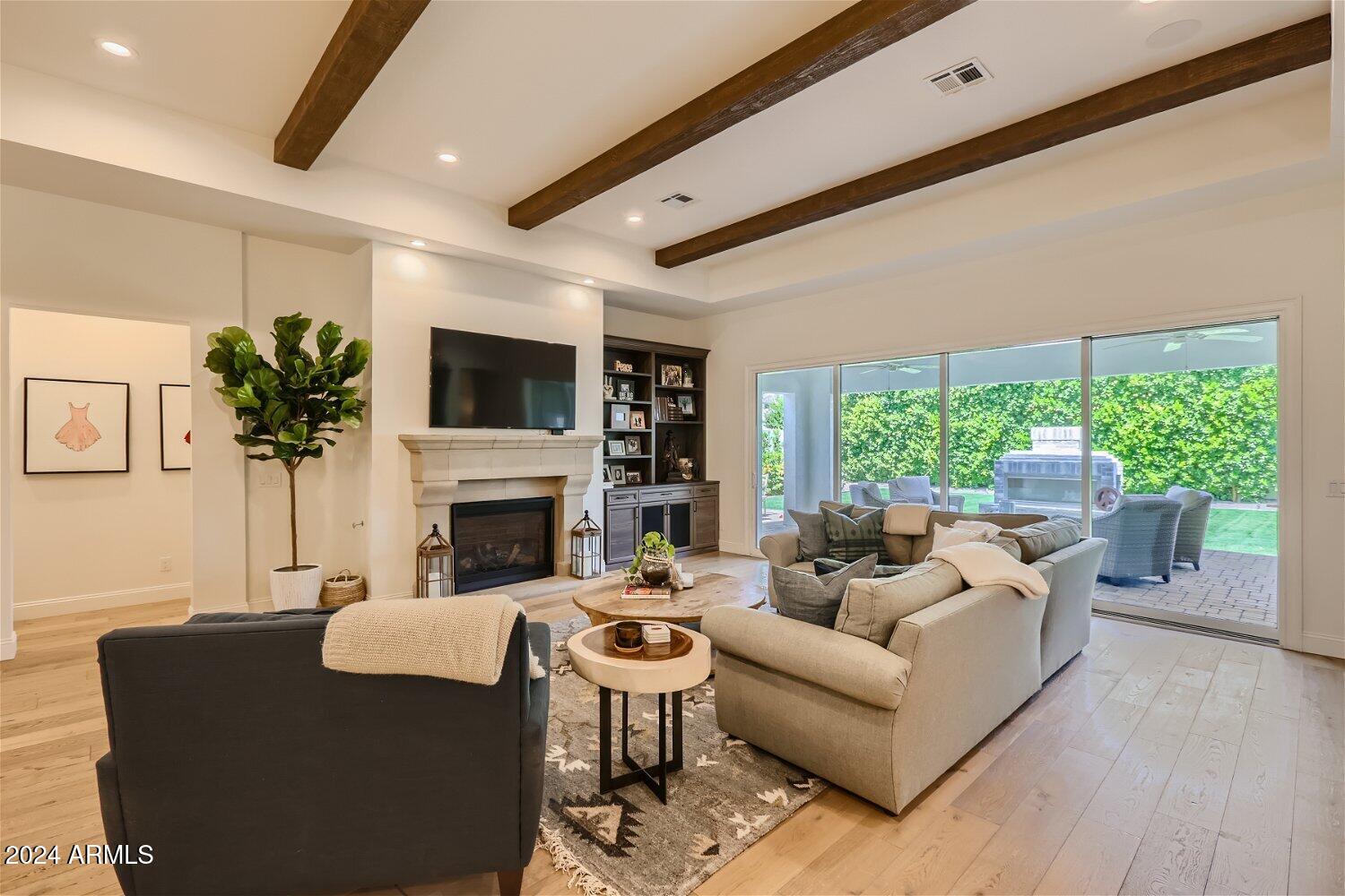 5511 North 2nd Street Phoenix, AZ 85012 - Photo 10 of 31 Living Room
