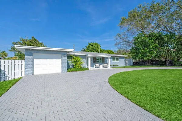 $1,600,000 | 465 Northwest 11th Street, Boca Raton, FL 33432