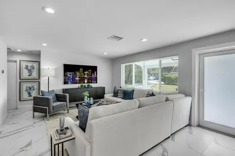 $1,600,000 | 465 Northwest 11th Street, Boca Raton, FL 33432