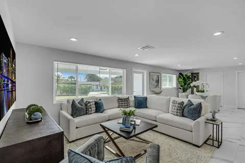 $1,600,000 | 465 Northwest 11th Street, Boca Raton, FL 33432