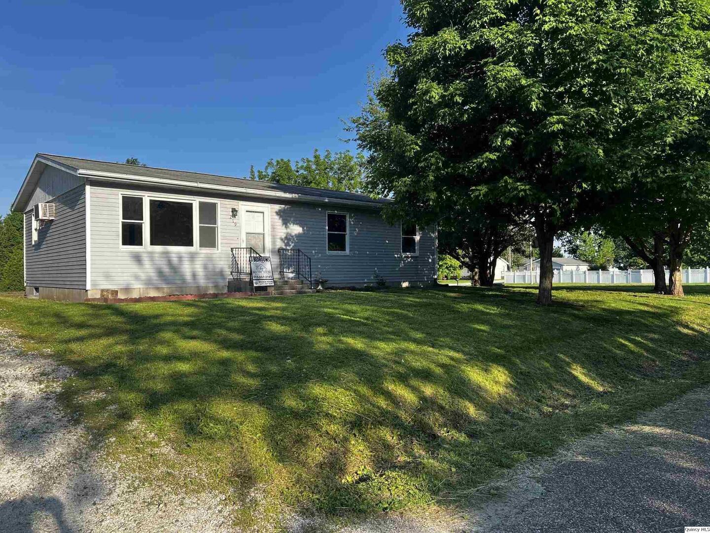 219 South 1st Street Carthage, IL 62321 - Photo 26 of 28 a front view of house with yard and green space