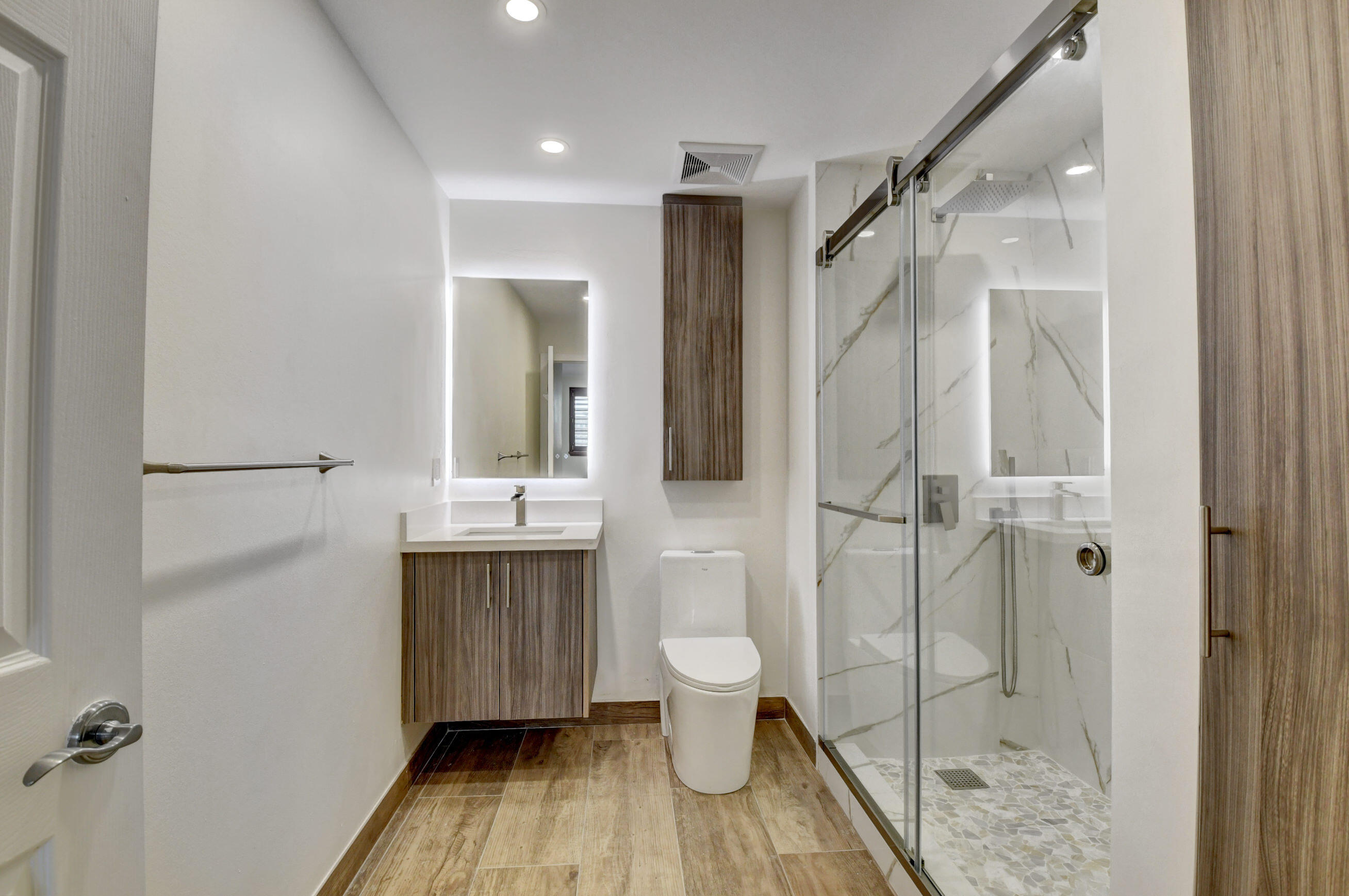 233 South Federal Highway, Unit 615 Boca Raton, FL 33432 - Photo 9 of 51 MASTER BATHROOM