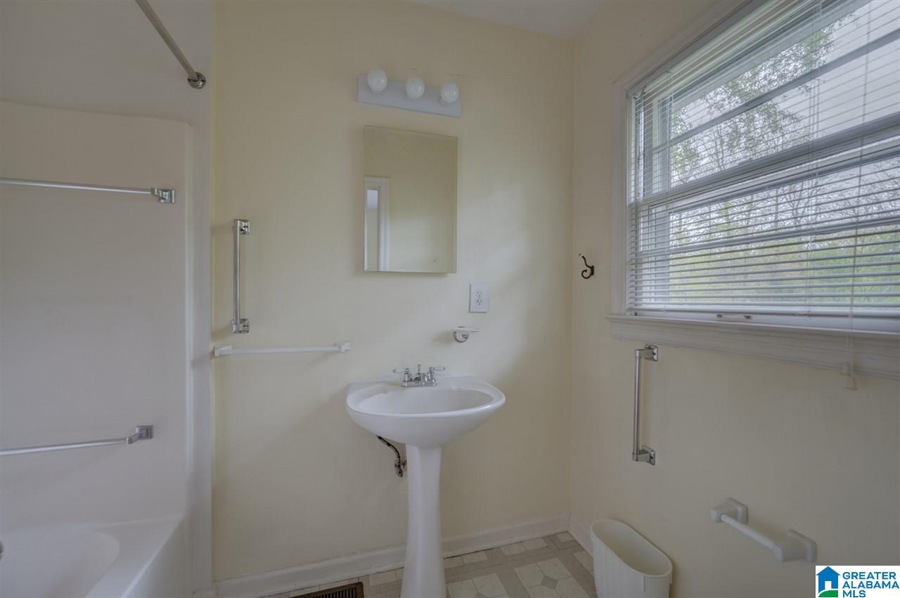 325 Killough Springs Road Birmingham, AL 35215 - Photo 17 of 35