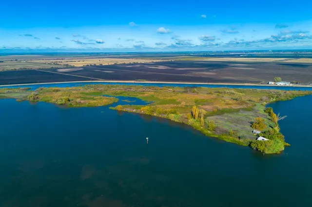 a view of an outdoor space
