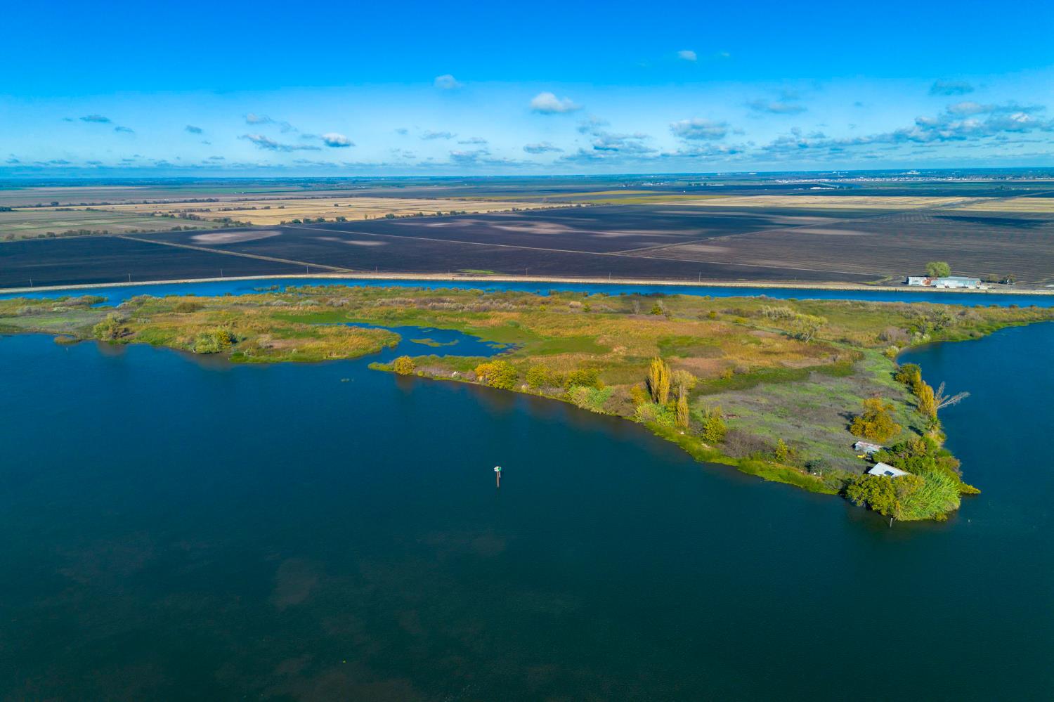 999511 West Rindge Road Stockton, CA 95219 - Photo 8 of 23 a view of an ocean and beach