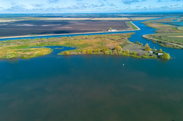 a view of an outdoor space