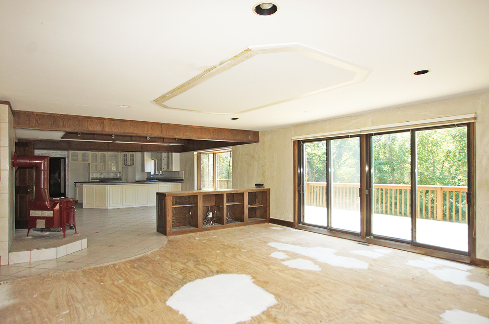 19411 Collins Road Marengo, IL 60152 - Photo 14 of 39 a view of a livingroom with furniture and windows