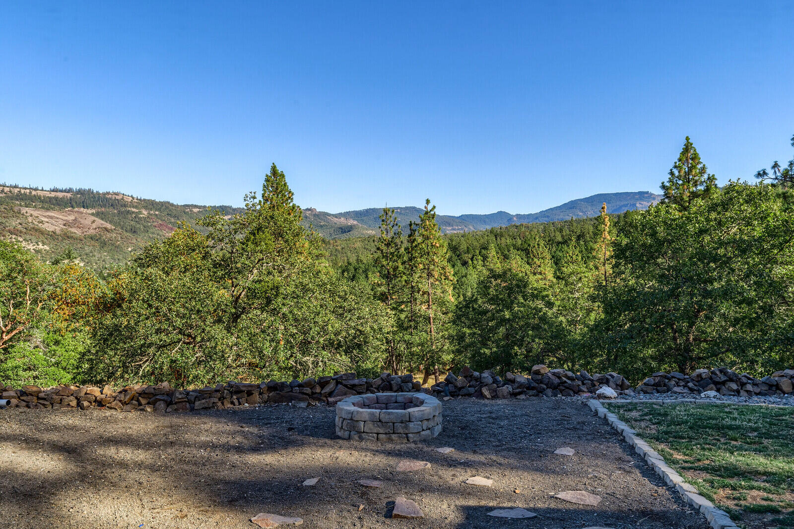 8112 East Antelope Road Eagle Point, OR 97524 - Photo 12 of 58 16_EAR_16_mls