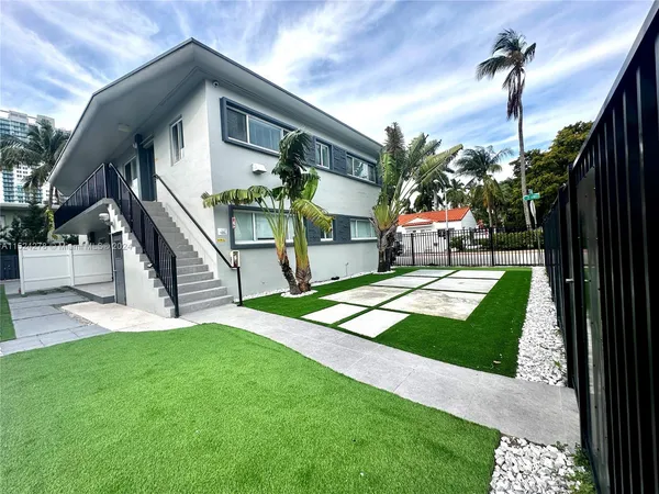 a view of a house with a yard
