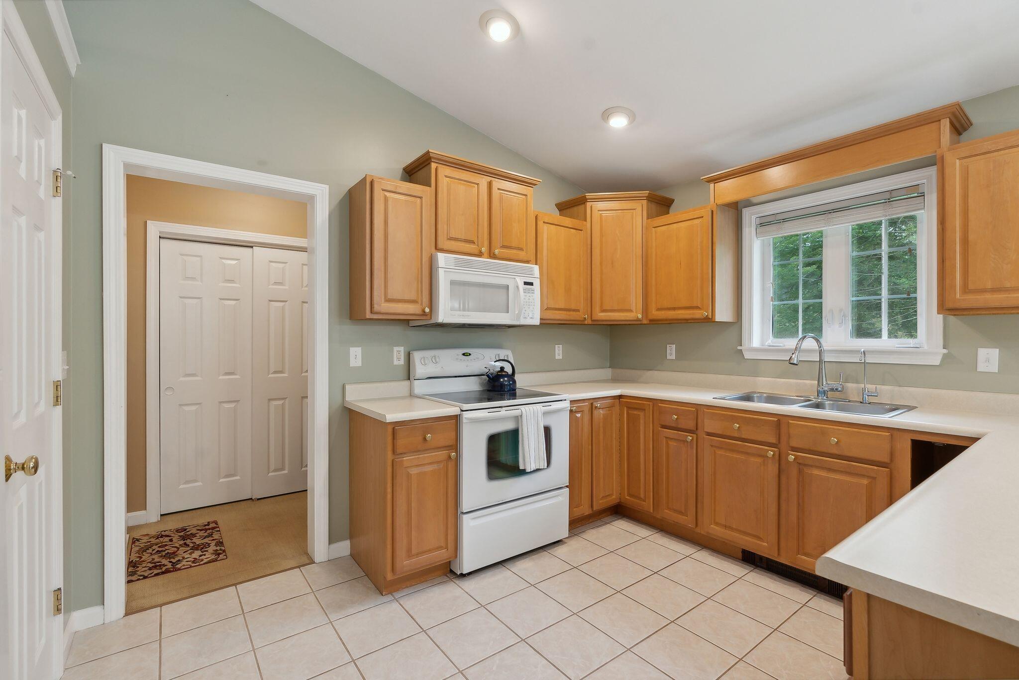 12 Spring Ridge Road Gray, ME 04039 - Photo 11 of 47 32_DSC08201