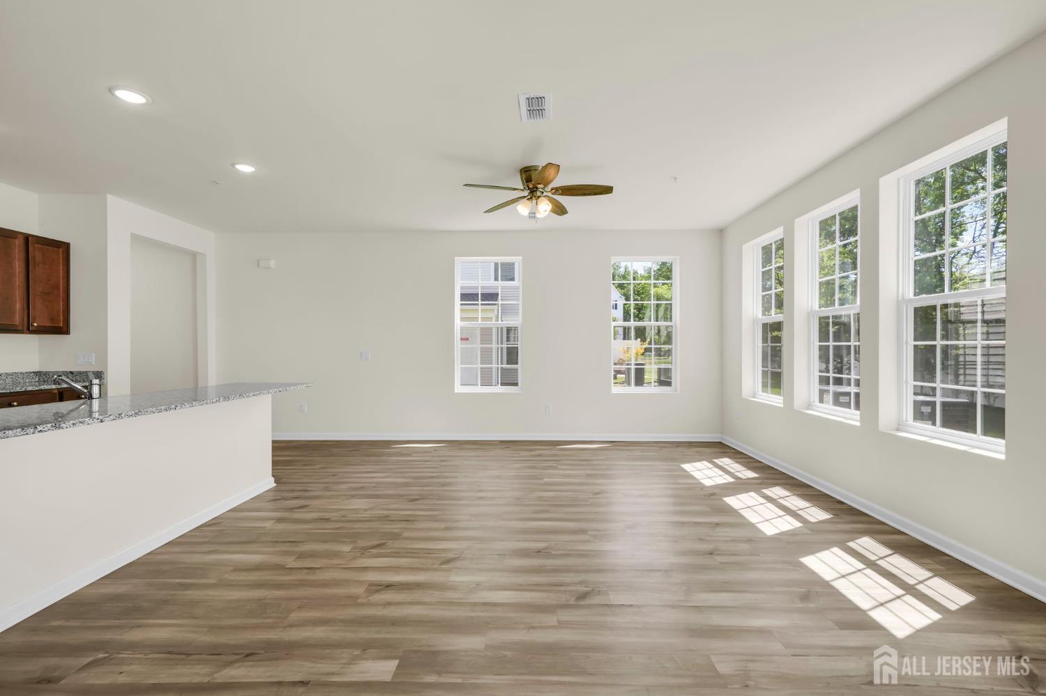 228 Park Lane Dunellen, NJ 08812 - Photo 9 of 25