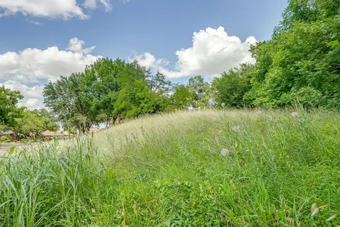 $215,000 | 18 Thornhill Road, Benbrook, TX 76132