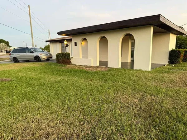 a view of a back yard of the house