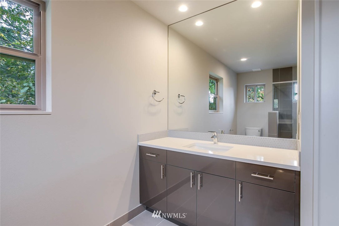 722 Pierce Avenue Northeast Renton, WA 98056 - Photo 3 of 25