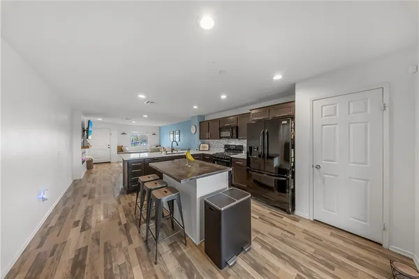 $649,900 | 6952 Amber Sky Way, Fontana, CA 92336