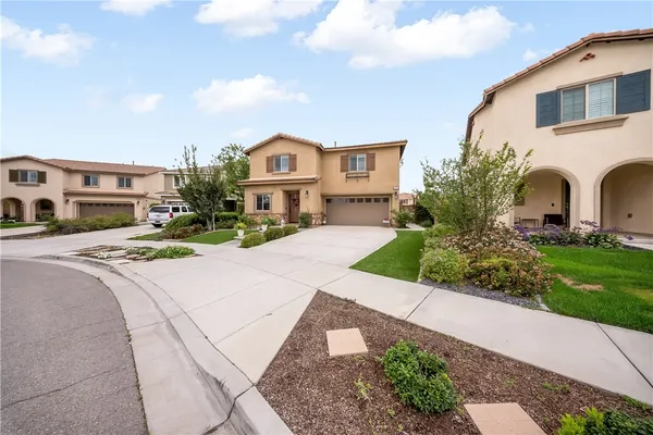 $649,900 | 6952 Amber Sky Way, Fontana, CA 92336
