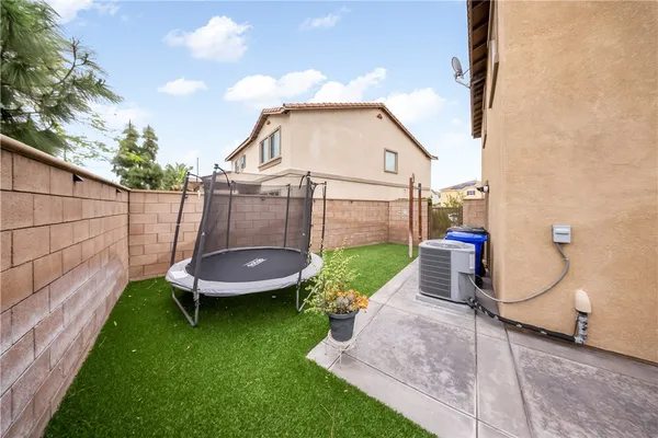 $649,900 | 6952 Amber Sky Way, Fontana, CA 92336