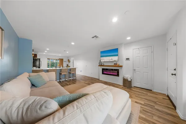 $649,900 | 6952 Amber Sky Way, Fontana, CA 92336