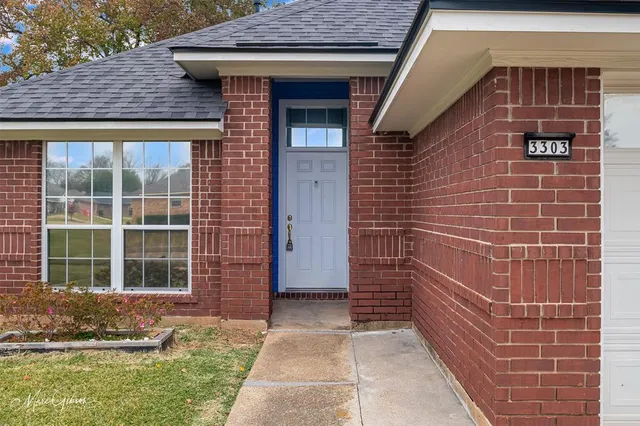 a view of entrance of the house