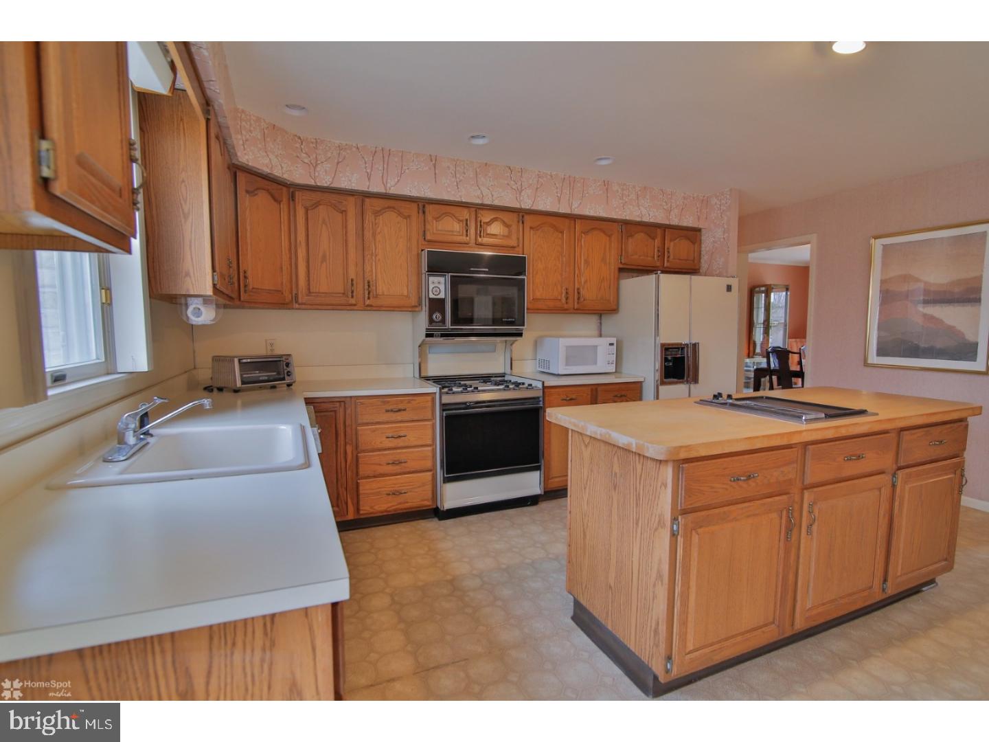 1852 Melmar Road Huntingdon Valley, PA 19006 - Photo 8 of 25
