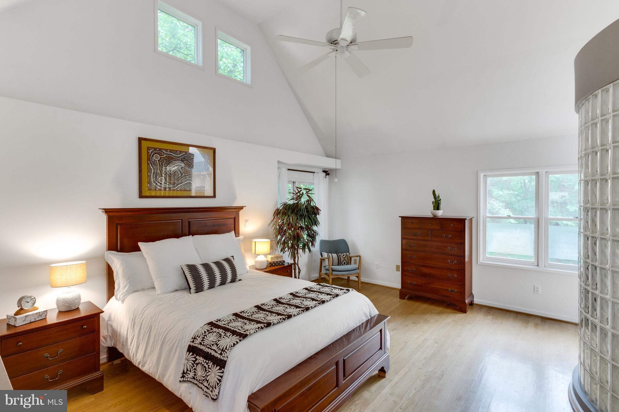 2046 Beacon Place Reston, VA 20191 - Photo 14 of 30 Bath (Master)