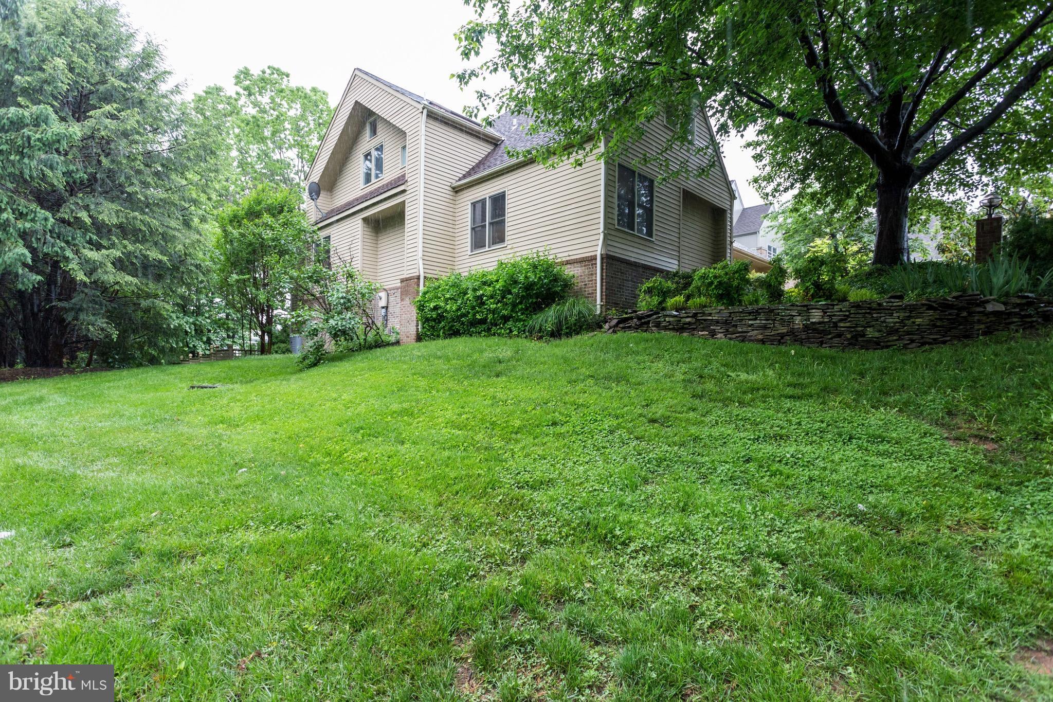 2046 Beacon Place Reston, VA 20191 - Photo 29 of 30 Exterior (Front) Side Yard View