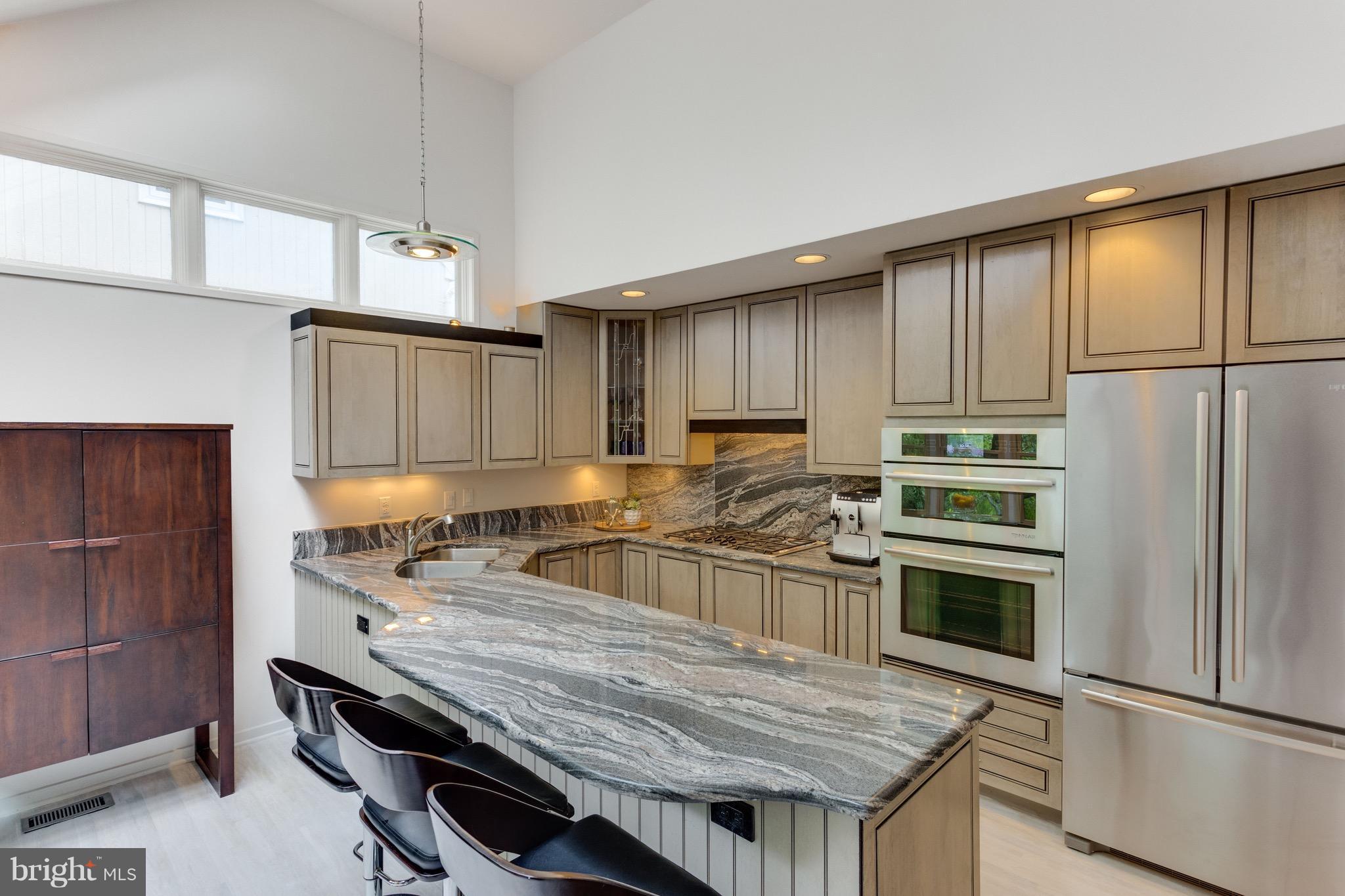 2046 Beacon Place Reston, VA 20191 - Photo 9 of 30 Remodeled Kitchen w/ Jenn Air SS Appliances