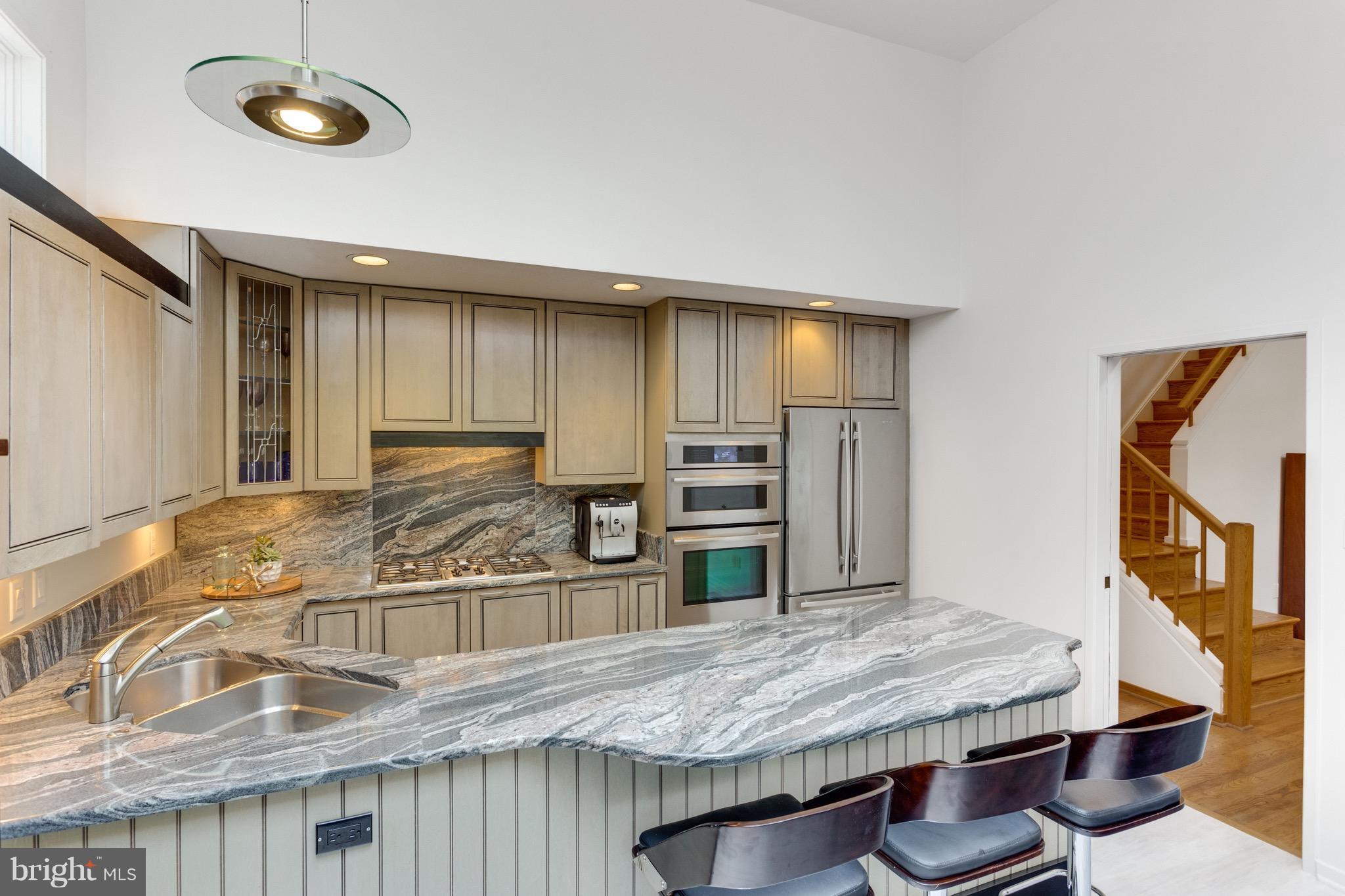 2046 Beacon Place Reston, VA 20191 - Photo 10 of 30 Kitchen