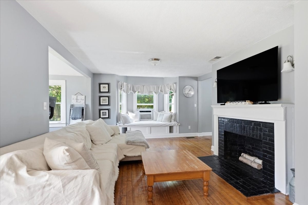 492 State Road Plymouth, MA 02360 - Photo 8 of 38 Gallery Image 8