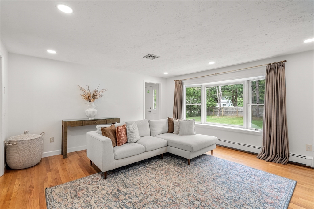 322 Concord Road Wayland, MA 01778 - Photo 11 of 35