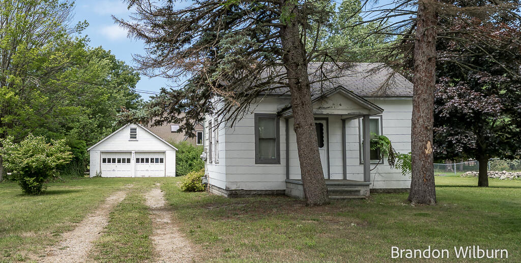 3259 Maple Grove Road Muskegon, MI 49441 - Photo 1 of 36 3529MapleGroveRd-2LoRes