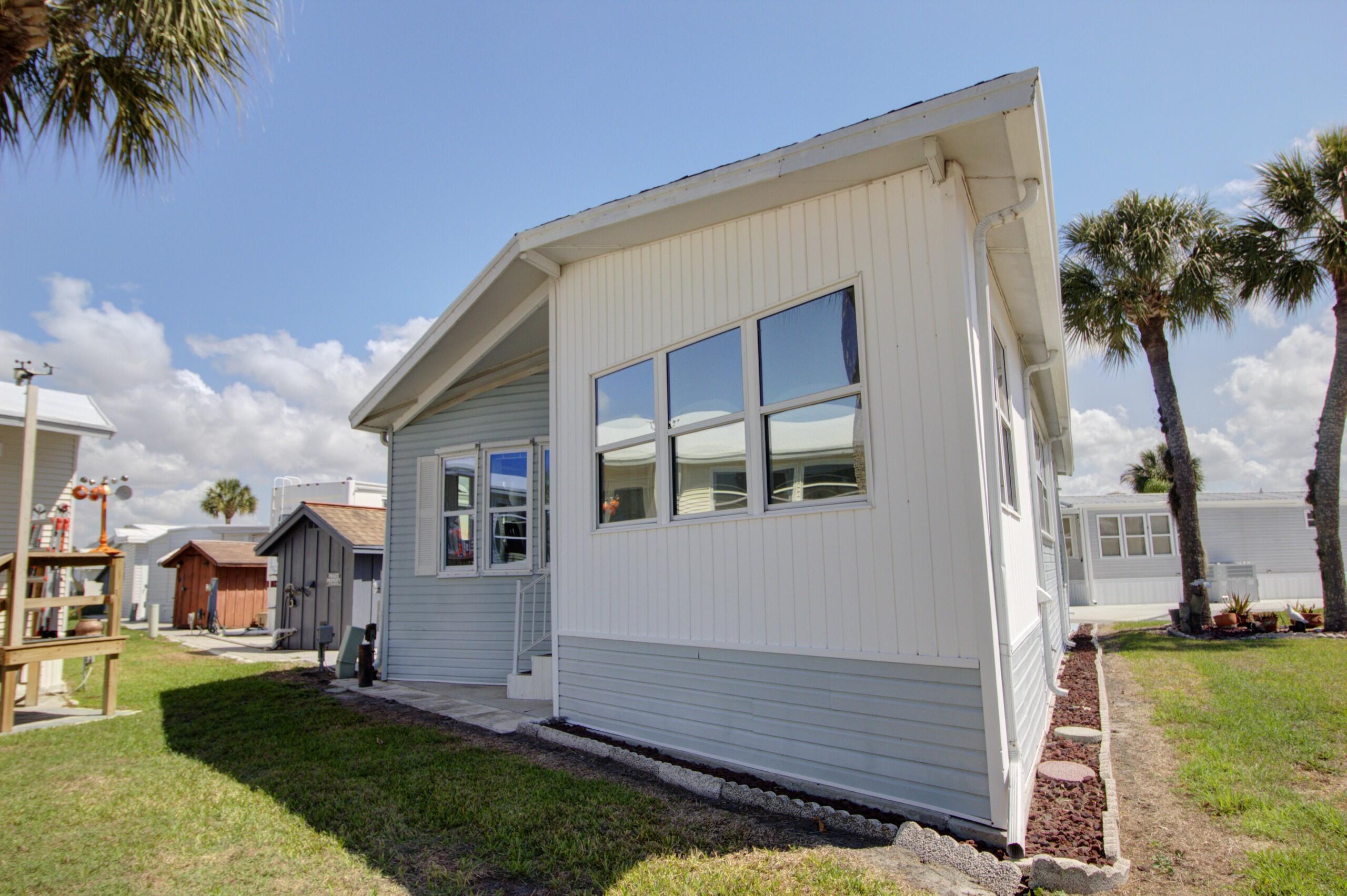 5395 Southeast 64th Terrace Okeechobee, FL 34974 - Photo 24 of 24 a view of house and front view of a house