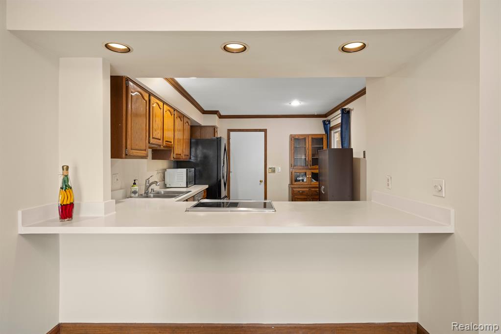 694 Tennyson Rochester Hills, MI 48307 - Photo 9 of 28