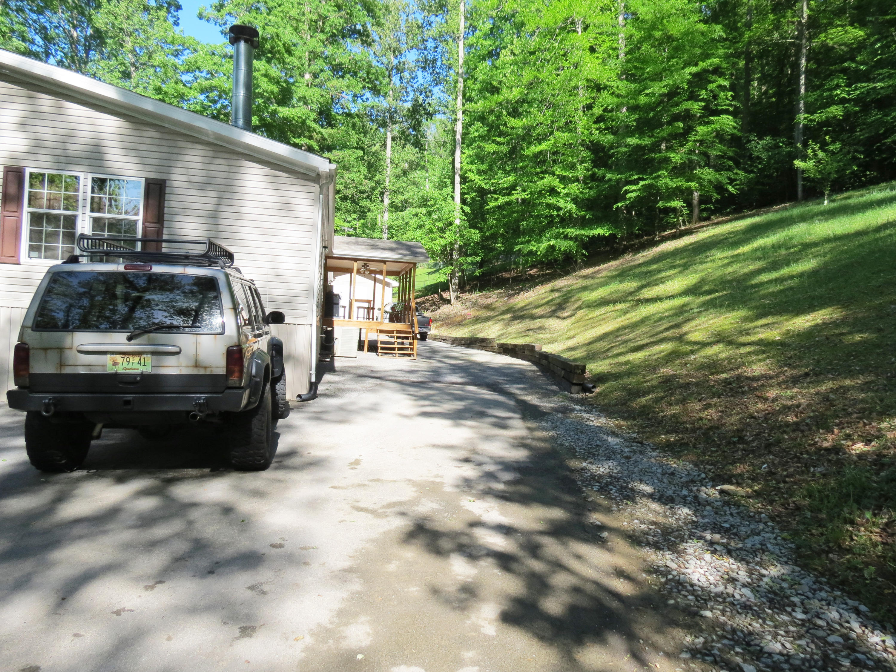 1225 Ridgeview Drive Clinton, TN 37716 - Photo 3 of 29 Ridgeview 2